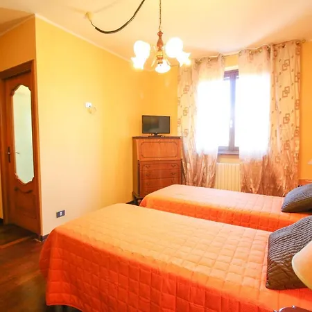 Oda ve Kahvaltı Spighe Paglia E Girasole 4*